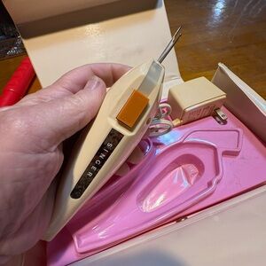 Singer Electric Scissors with Charger